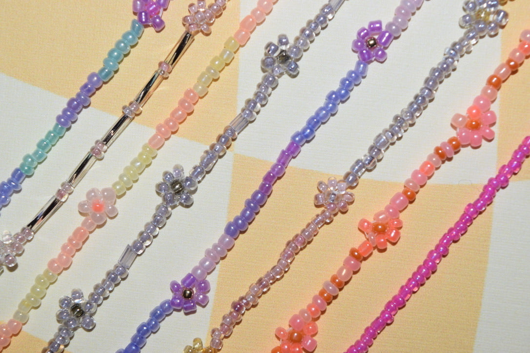 Dainty Flower Necklace (Peach)