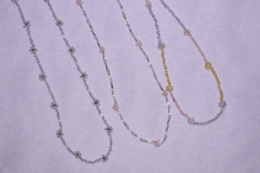 Dainty Flower Necklace (Dusky 3 Tone)