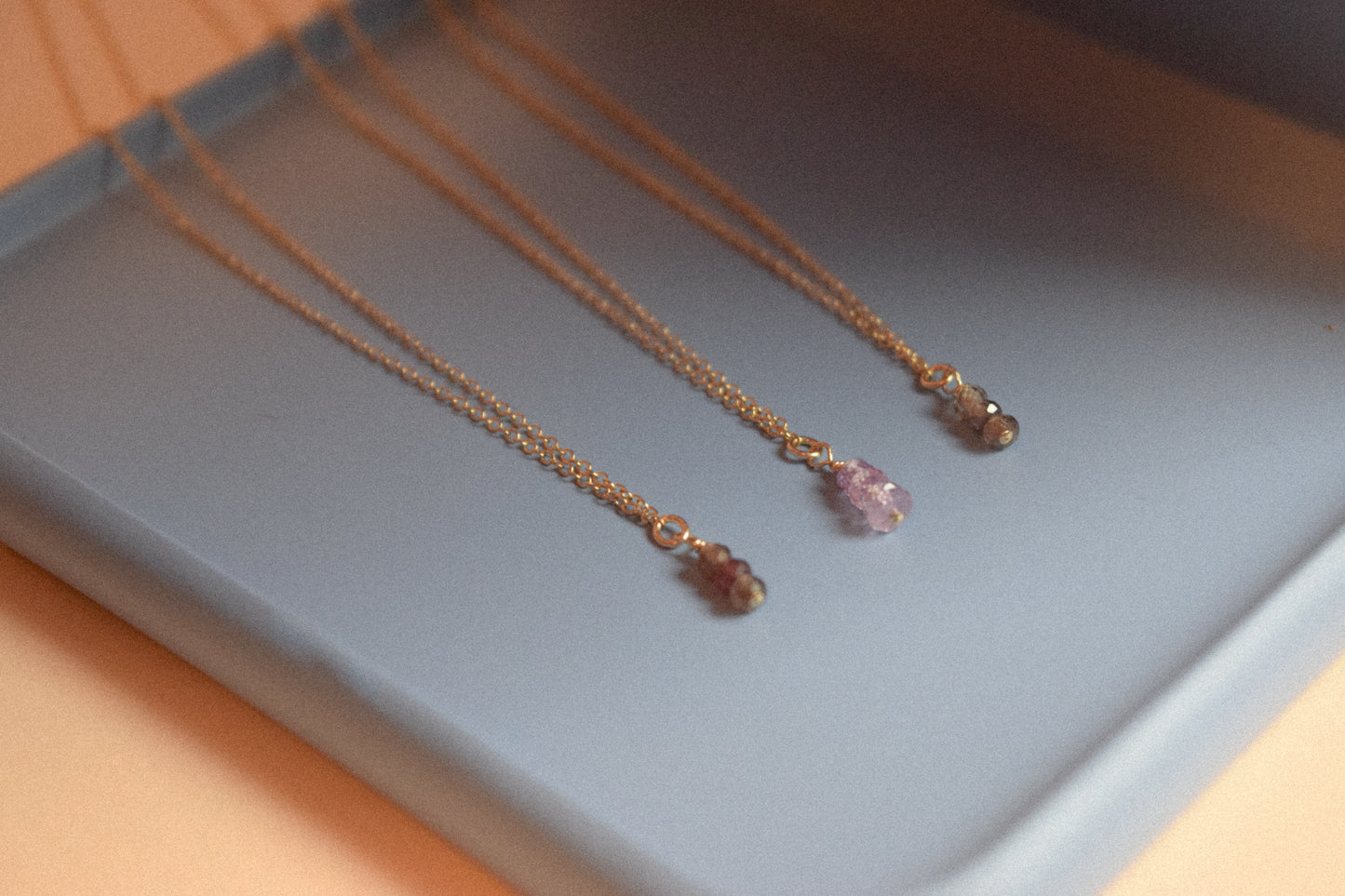 sapphire glow necklace (blush)