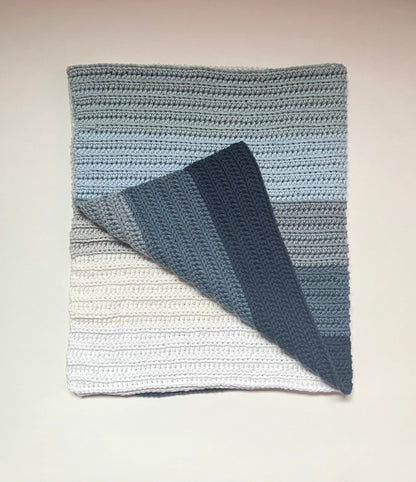 cozee baby blanket (blue)